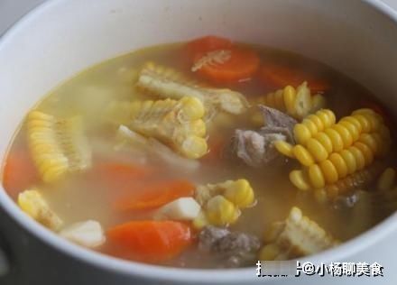 春夏时节来碗汤，滋补玉米与排骨相互碰撞，别有一番风味