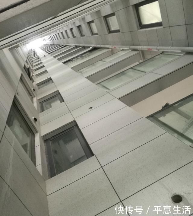 电梯房|开发商套路真是深高层电梯房带个长连廊,业主还傻傻以为采光好