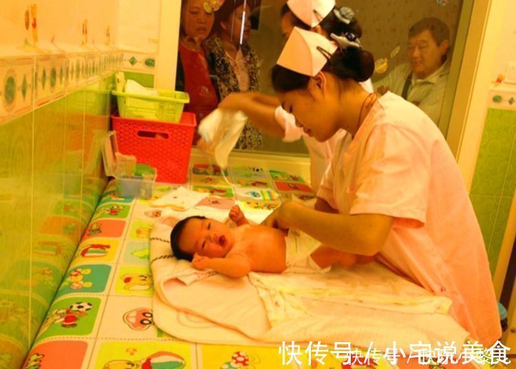 屁屁|新生儿成功娩出后，给产妇看的第一眼是屁屁？护士做法“没毛病”