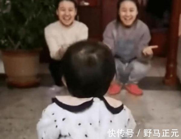 妈妈|小姨和妈妈是双胞胎，她俩同时张开怀抱后，女儿的反应让人笑喷了