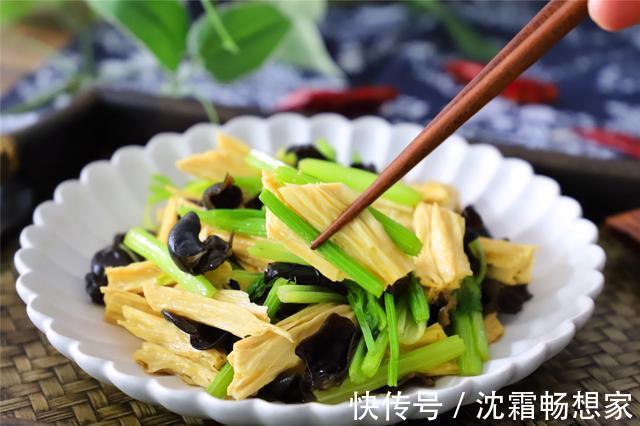 泡腐竹时,用开水还是用冷水,教你小窍门,30分钟发好,不夹生