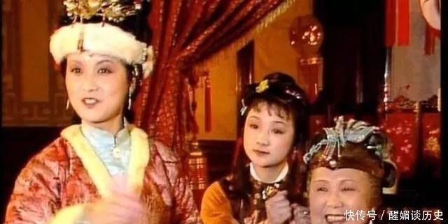 贾母和薛姨妈对骂,火药味十足,王夫人忙灭火,薛宝钗冷眼旁观