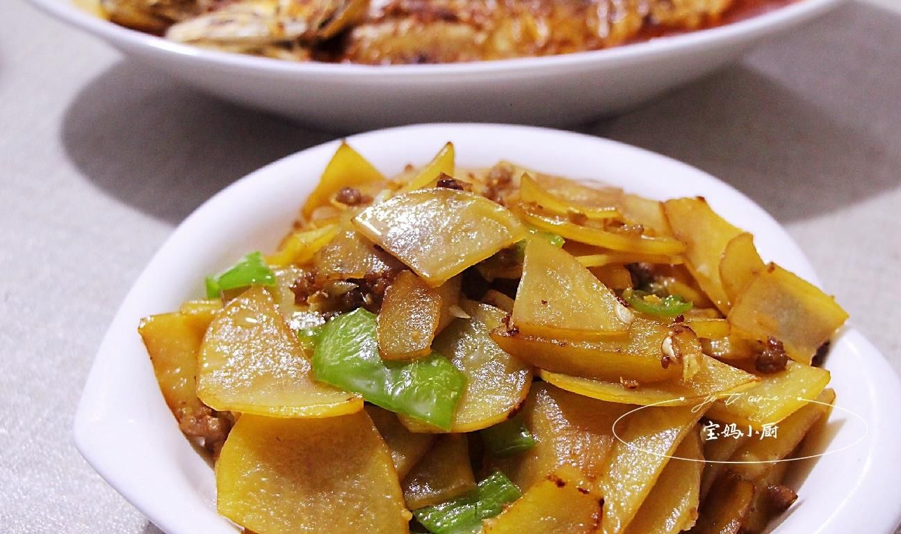 搭配|晒晒我家4口人晚餐，30块钱荤素搭配吃得香，网友：真会过日子