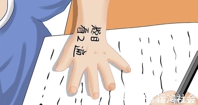 家长|孩子考试频繁看手背,监考老师发现异样,走近一看直叹家长用心!