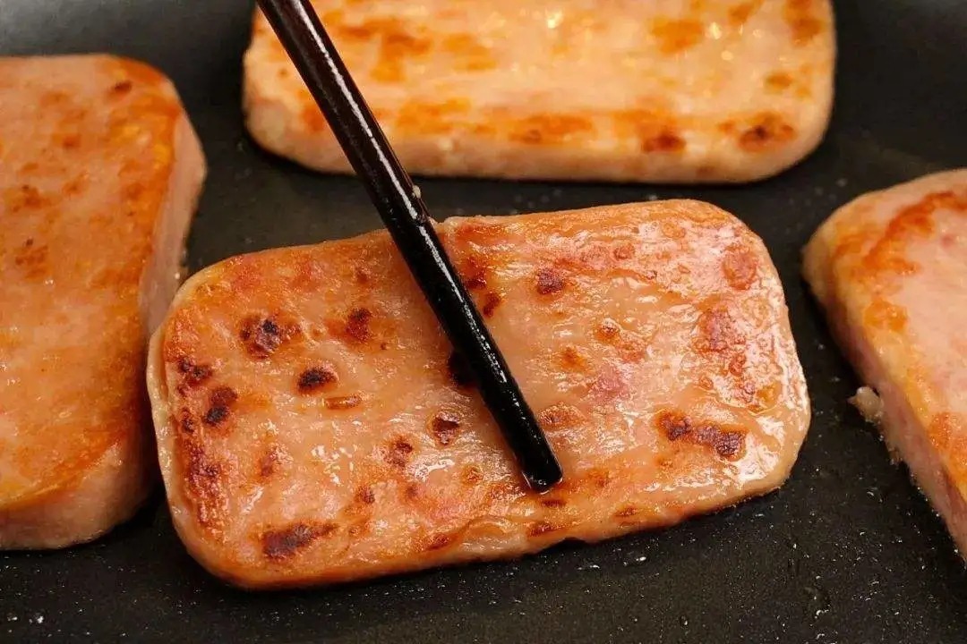 健康|“午餐肉”是怎么来的?这种“罐头食品”,到底健不健康?