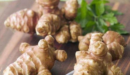 女性擔心自己老太快，要堅持吃的食物，美容養顏，養護血管