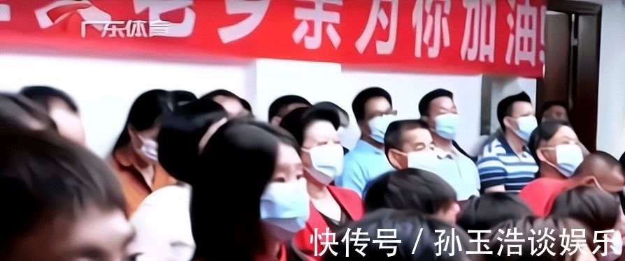 跳台|全红婵恩师和女领导说悄悄话!领导出去换衣服,回来就有惊喜