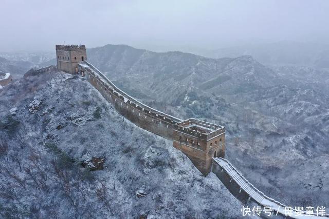 长城|惊艳！金山岭长城迎初雪，银装素裹共长天一色！