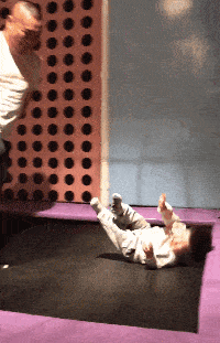 |搞笑GIF:隔壁老王正在赶来的路上!隔壁老王正在赶来的路上!