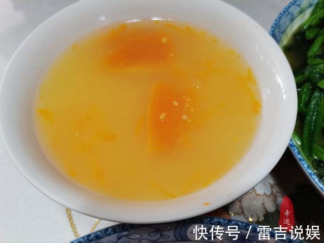 西红柿|老两口的晚餐最爱啃鸡爪，色泽红润鸡肉软烂，十分入味又好吃