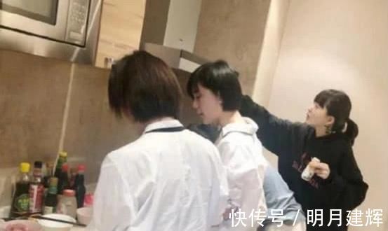 泡泡澡|沈夢辰曬出自己的家,頭一次見在陽臺裝衣柜,衣服多得沒地方放了