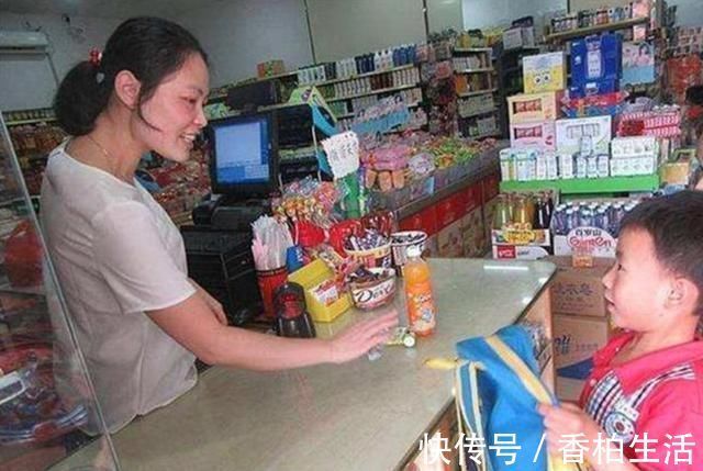 零花钱|儿子花50元买1袋盐,宝妈上门讨说法,反遭店员回怼:自己看监控