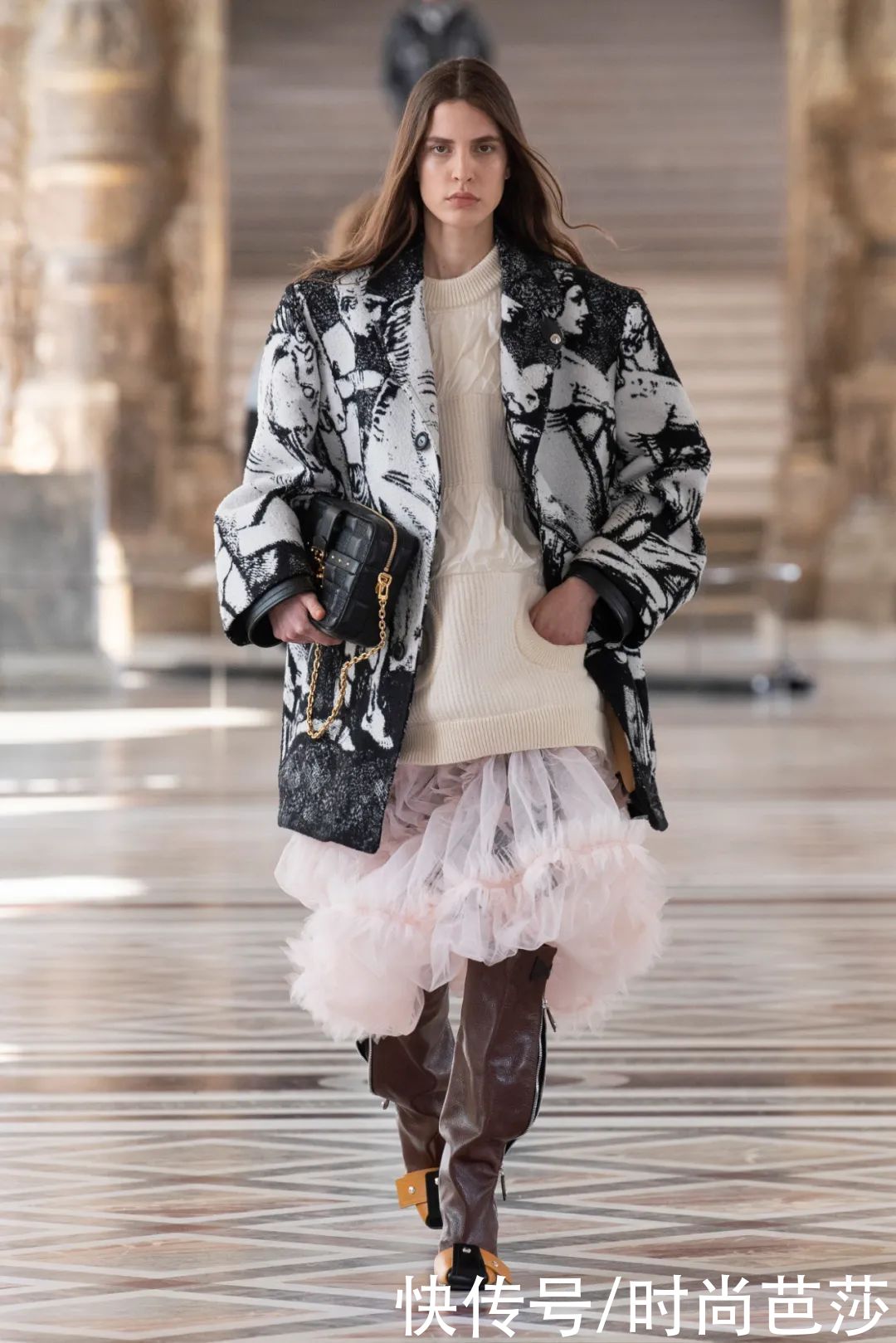 卢浮宫周边？不，这是Louis Vuitton新包