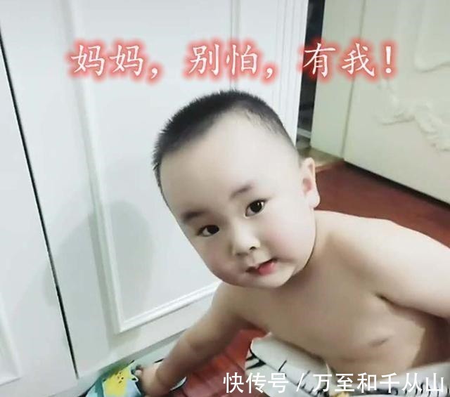 孩子|骗人生儿子系列,宝妈在家遇蟑螂,娃一手拿奶瓶一手拿拖鞋帮忙