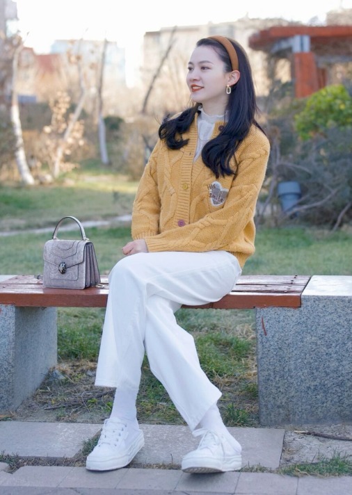 搭配 “针织衫”怎么穿才高级又时髦?看看这些搭配造型,温柔又百搭