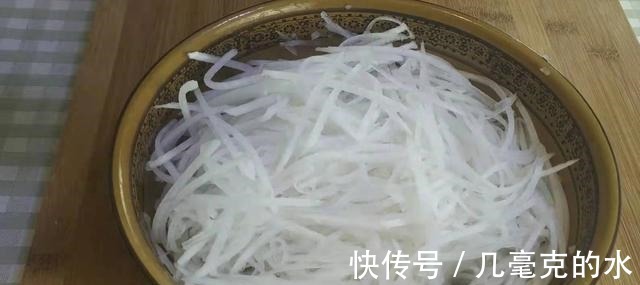 白萝卜|萝卜馅饼最好吃的做法,不破皮不露馅,柔软筋道,孩子每次抢着吃!