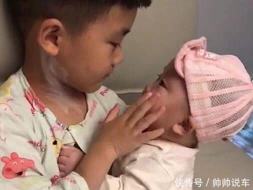 孩子|妹妹被教训后,一脸委屈躲在哥哥怀里,妈妈看后心都暖化了