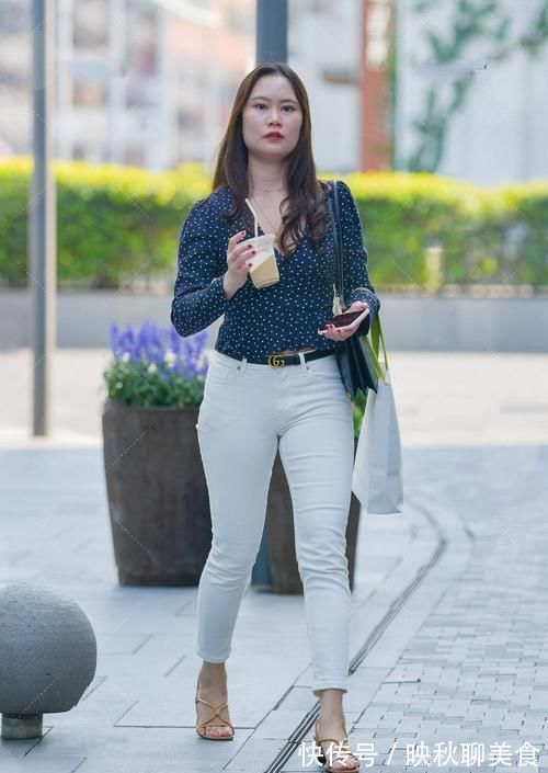 上衣|波点元素上衣,上深下浅搭配,散发庄严稳重气质