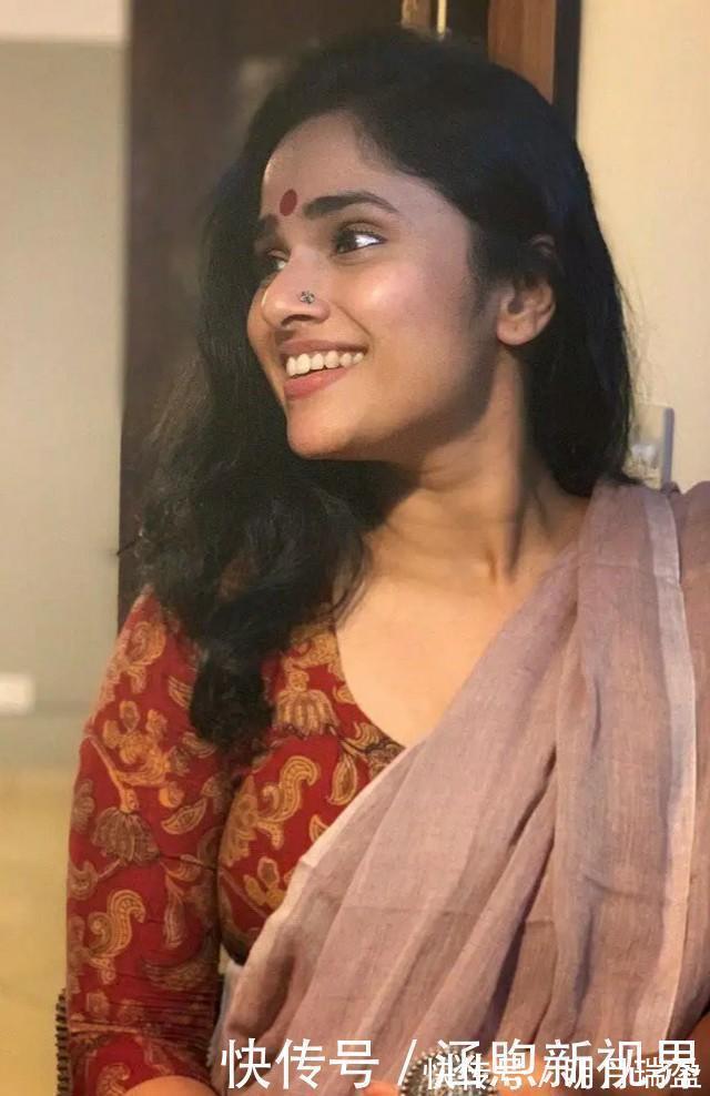 肖像画|欣赏油画中裸体女演员1个丰神绰丽的姿势,显露画家娱乐至上心境