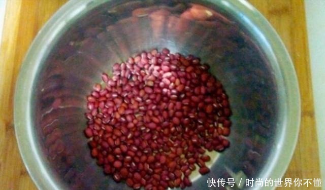 红豆和它一起煮,皱纹消失了,嘴巴不臭了,秀发慢慢变乌黑亮丽!