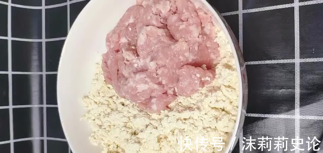 北京传统名菜焦溜丸子,外酥里香汁浓味美,老人记忆中的经典美食
