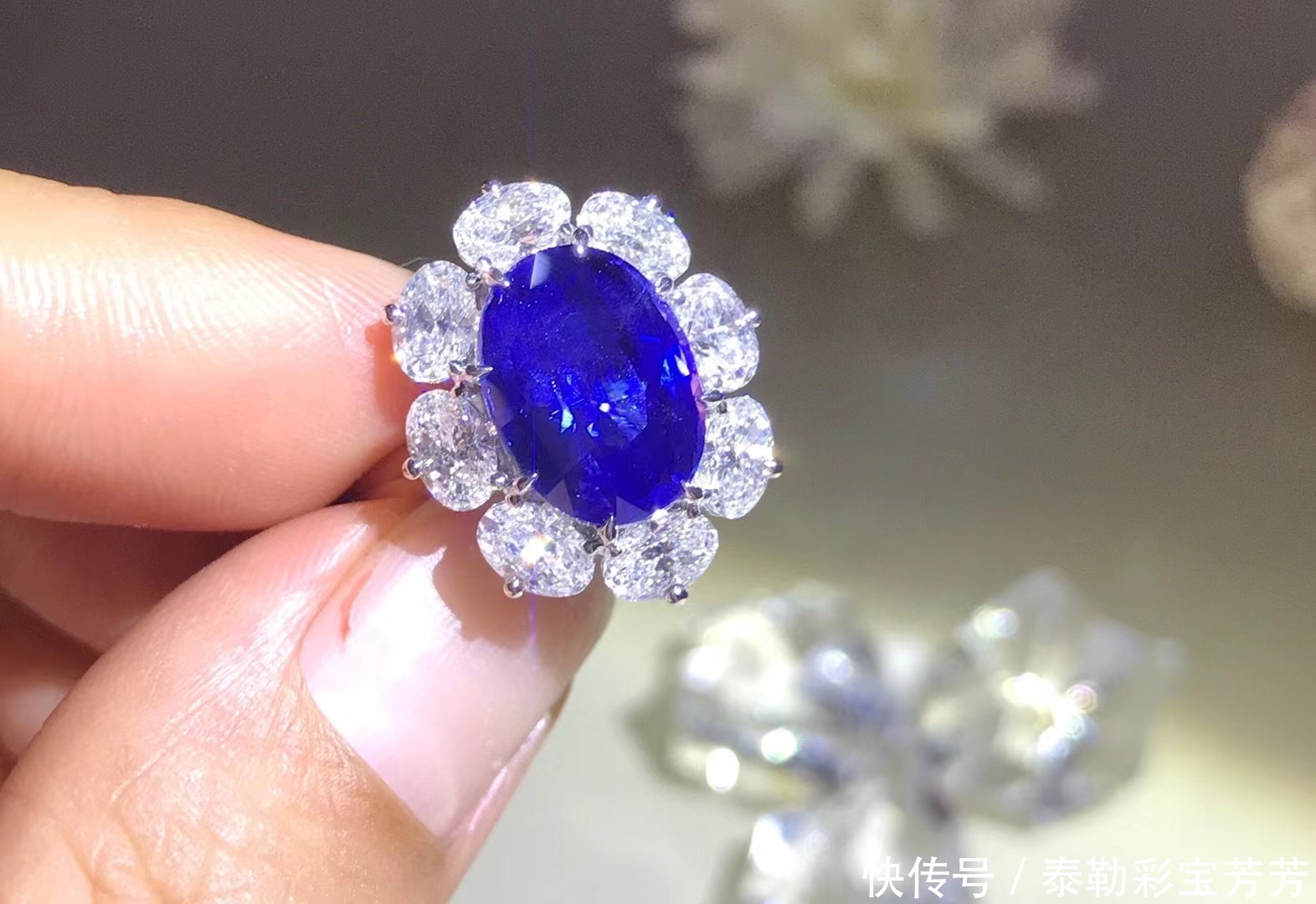 一眼万年的蓝宝石戒指