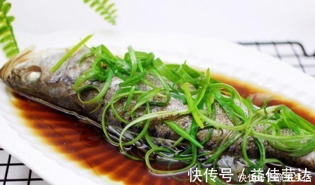 鱼不论怎么蒸都发腥牢记这2点,不腥肉嫩还很鲜