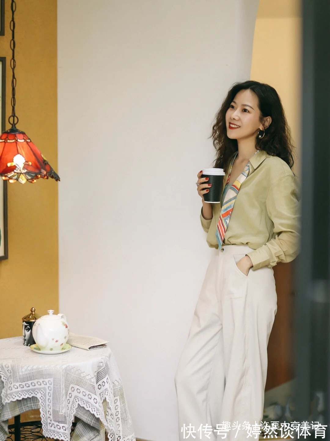 高级感 奔四奔五的女人,不管裙子裤子少穿这5种颜色,显黑不说还很掉价