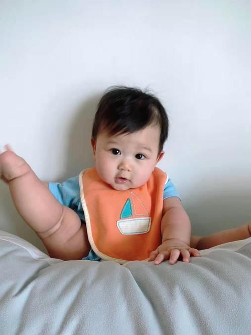 孩子|孩子长大后颜值高,小时候普遍有这几个特征,家长赶紧看看吧