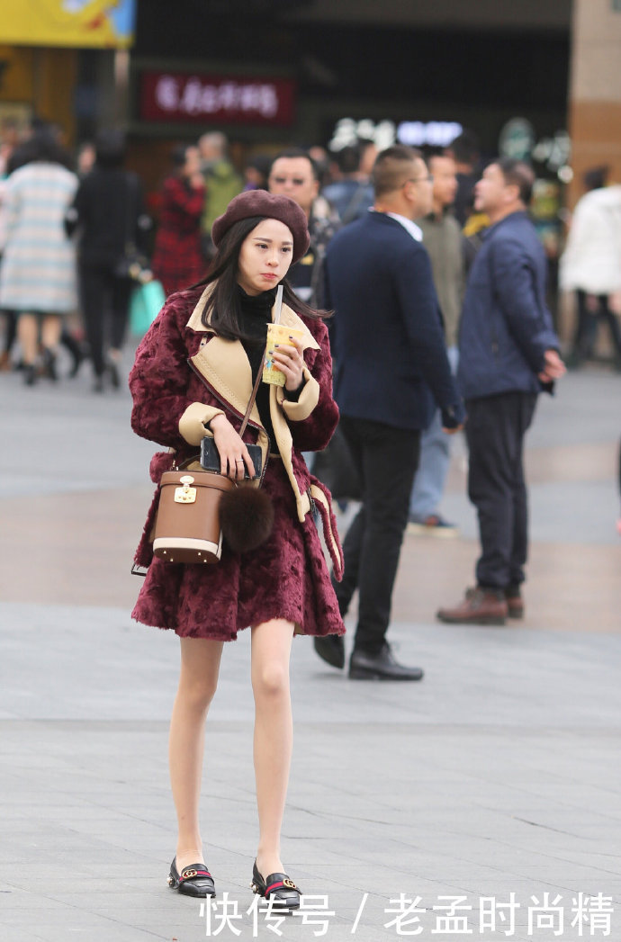 天气|街拍:天气冷这样穿搭既保暖又好看