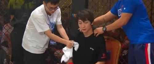 張大仙|虎牙一哥錯被認成光頭主持人？看到彈幕大仙心態(tài)崩了，黑粉狂歡！