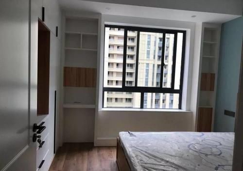 收纳|老公在厕所门口打个柜子,超实用,跟卧室一起,能装下“全世界”