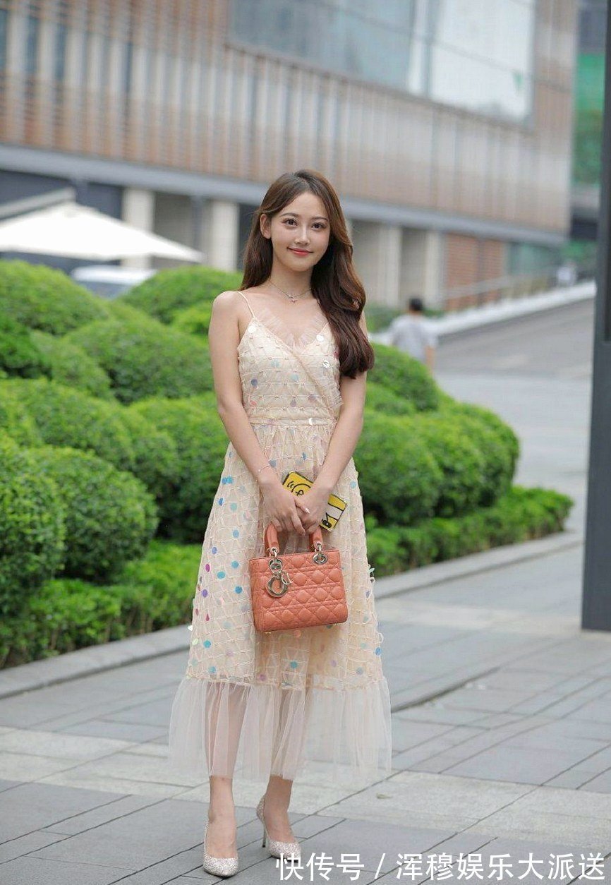 时尚 时尚美女的“鱼鳞裙”,展示教科书式穿搭!