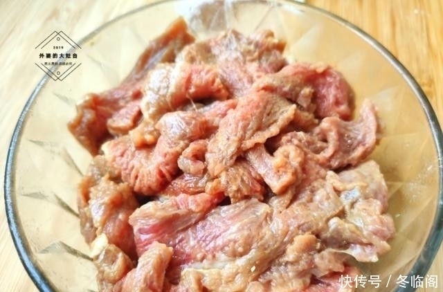 猪肉|炒牛肉和猪肉不同,直接炒又老又柴,加一勺它,牛肉嫩滑不塞牙