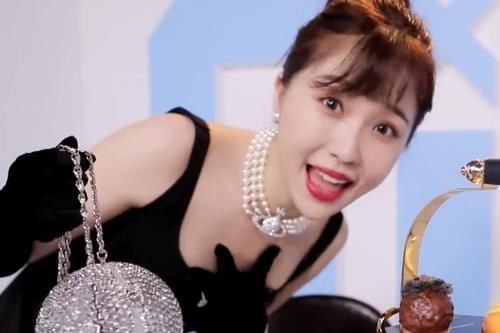 出场|青你2学员虞书欣模仿奥黛丽赫本不算啥,“夷陵老祖”出场秀翻