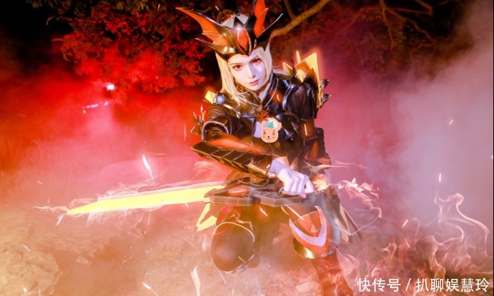 icon|这个小姐姐一件肉装没出，花木兰COS赏析