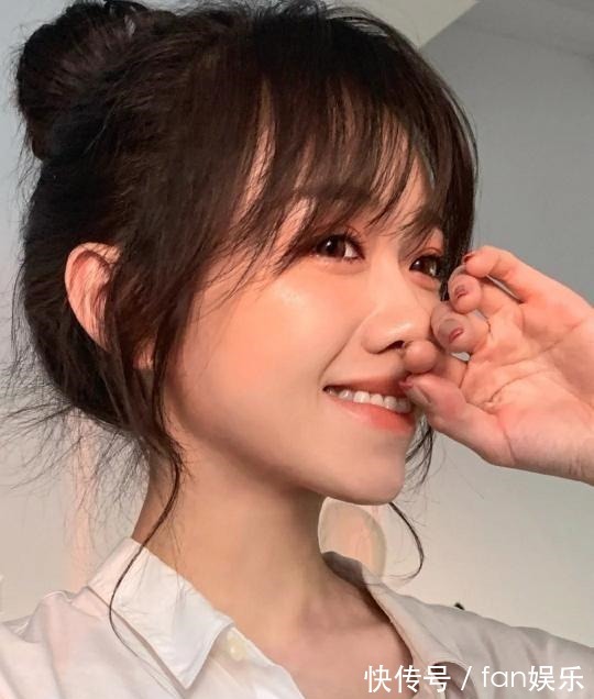 泡泡辫 日常的时尚发型,高丸子头温柔甜美很有少女感,这款值得尝试!