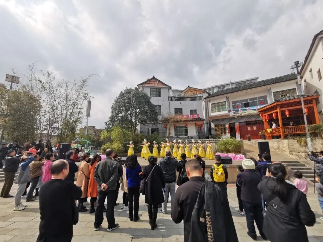 中年|【新春走基层】惠水：文艺演出进景区 好花红旅游区红火过年