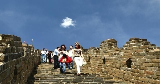 八达岭长城最著名,为什么外国游客却选择