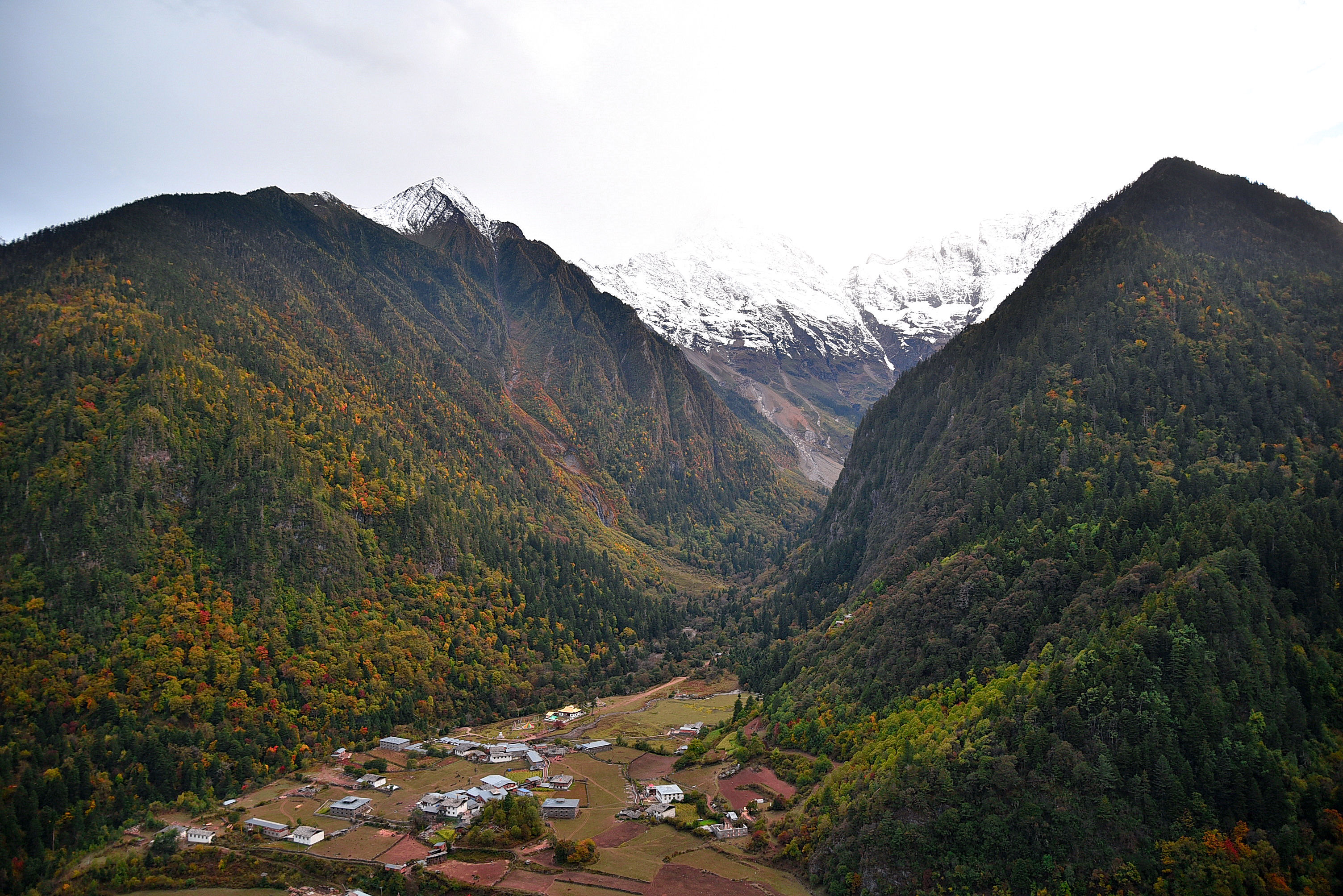 自驾横断山脉：1000公里大环线，澜沧江边转山，之后泡温泉