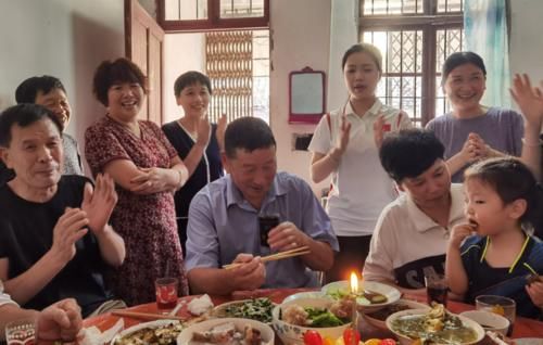 庆生|杨倩终于回家！赶回宁波给爷爷庆生，家人乐开花，造访母校受追捧