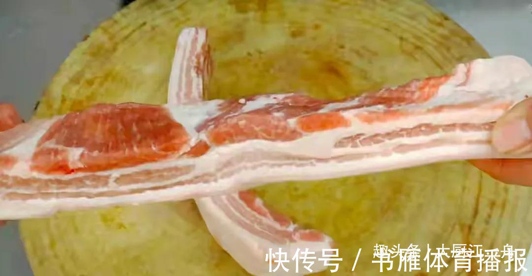 猪皮|做红烧肉,最忌焯水和用水炖了,教你一招,肥而不腻,太解馋了