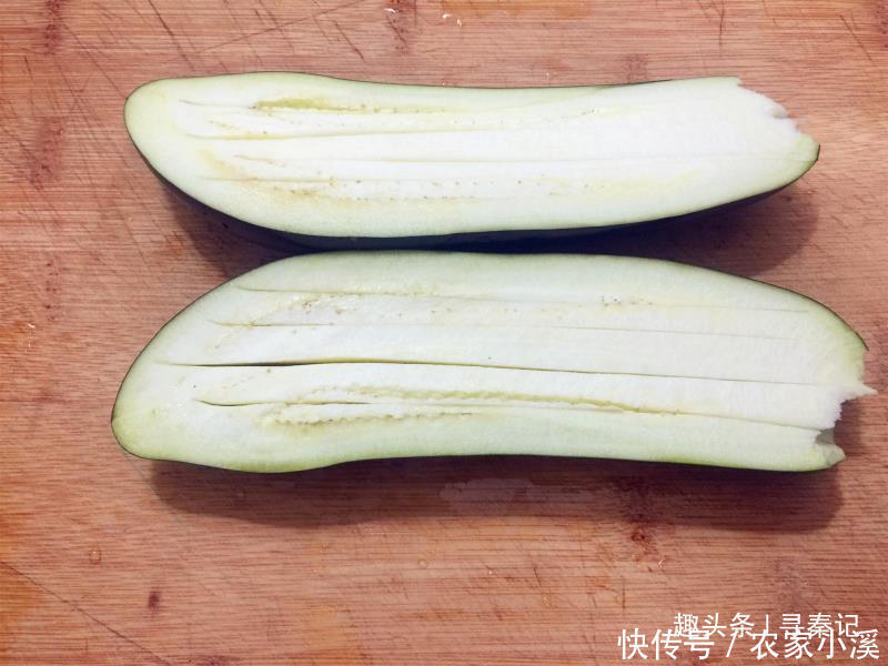 洋葱沫焖茄|焖茄子时,不需要加盐,只要加一勺它,茄子咸淡适宜,爽口又开胃