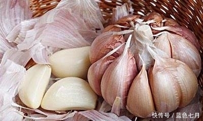 大娘|买大蒜时,聪明人看到这4种扭头就走,菜贩大娘:我们自己都不吃