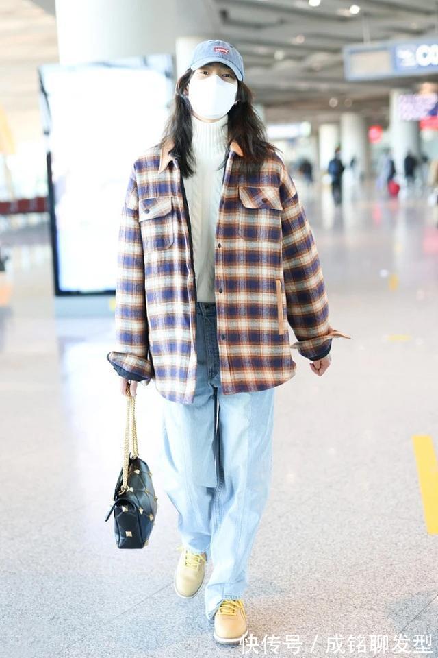 刘雯|刘雯不愧是超模天花板!卫衣搭配工装裤减龄又洒脱,简单却很高级