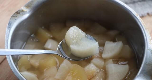 咳嗽|煮梨汤,很多人第一步就错了!多做这一步,就等于没喝更咳嗽!