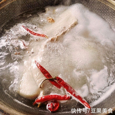 川味蒜苗回锅比卖的还好吃，简单易做味道棒