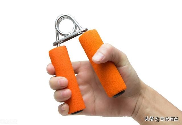 握力器|中医专家推荐“握毛巾法”：手指一抓，有助降压