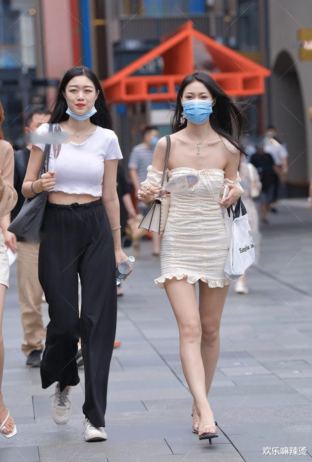 仙女风褶皱裙搭配蝴蝶耳坠，清新飘逸，灵动可爱