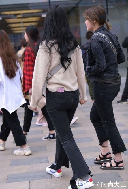 牛仔裤 穿着卡其色,时尚而老成,充满高级感